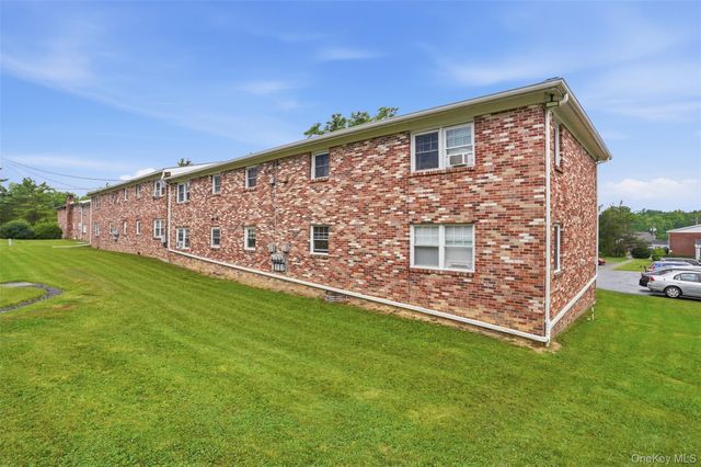 136 N Chestnut Street 9B, New Paltz, NY 12561