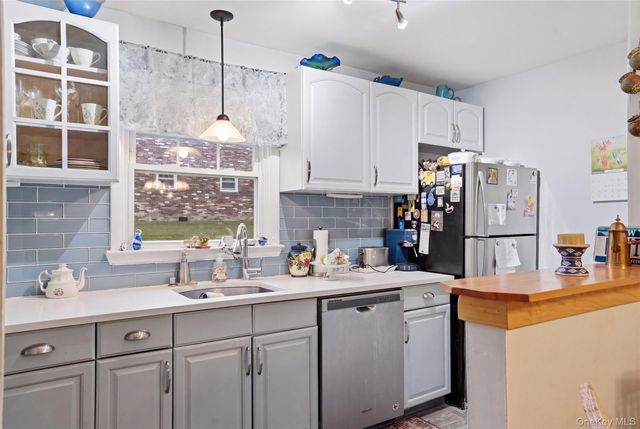 136 N Chestnut Street 9B, New Paltz, NY 12561