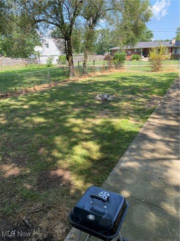 1310 Roselawn Ave Avenue, Belpre, OH 45714