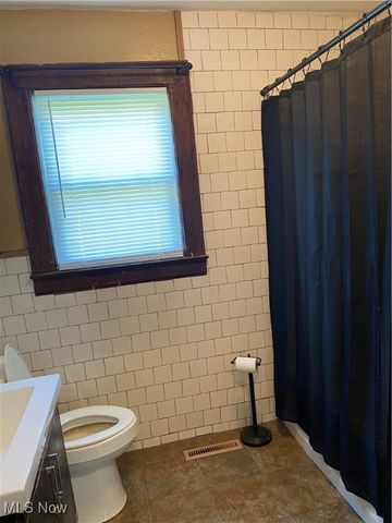 1310 Roselawn Ave Avenue, Belpre, OH 45714