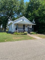 1310 Roselawn Ave Avenue, Belpre, OH 45714