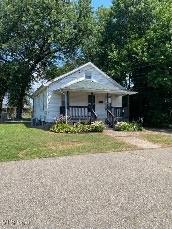 1310 Roselawn Ave Avenue, Belpre, OH 45714