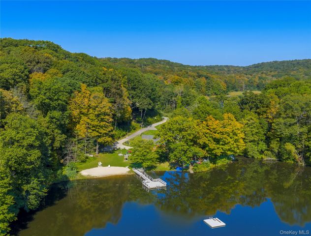 22 Hickory Lane, Pawling, NY 12564