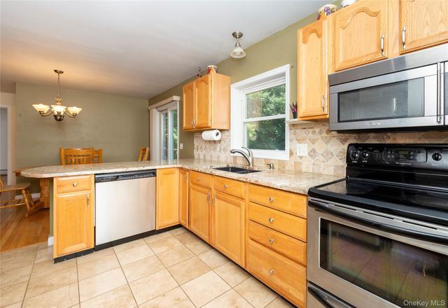 22 Hickory Lane, Pawling, NY 12564