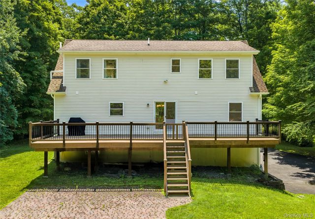 22 Hickory Lane, Pawling, NY 12564