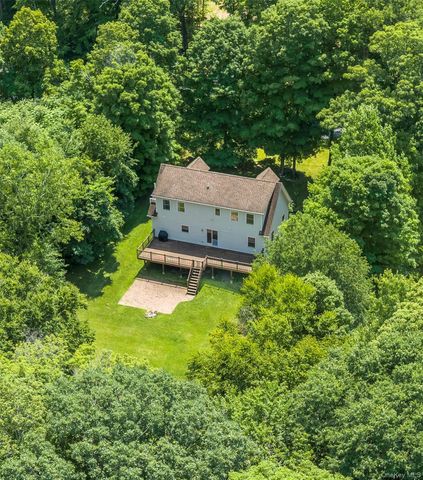 22 Hickory Lane, Pawling, NY 12564