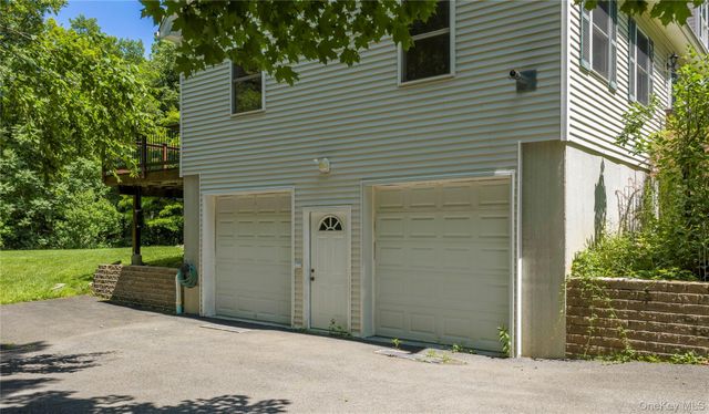 22 Hickory Lane, Pawling, NY 12564