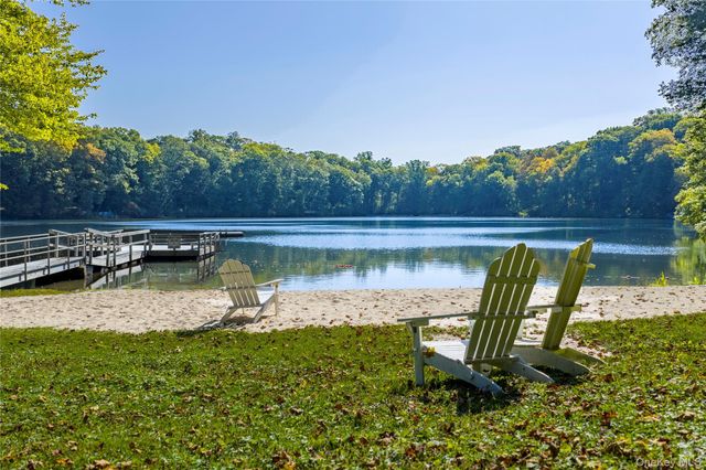 22 Hickory Lane, Pawling, NY 12564