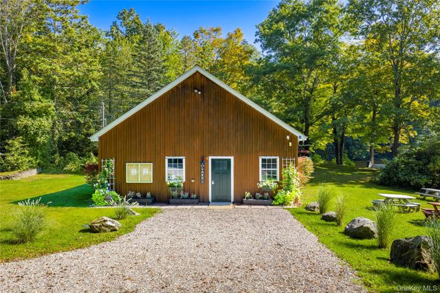 22 Hickory Lane, Pawling, NY 12564