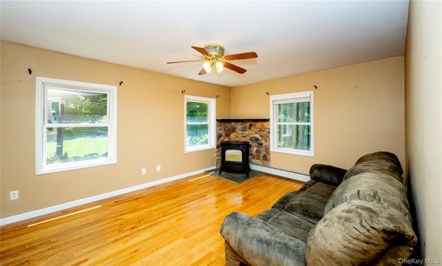 22 Hickory Lane, Pawling, NY 12564