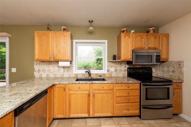 22 Hickory Lane, Pawling, NY 12564