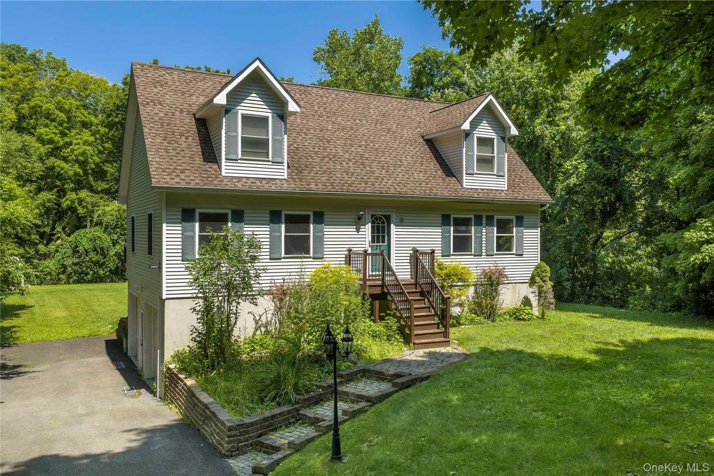 22 Hickory Lane, Pawling, NY 12564
