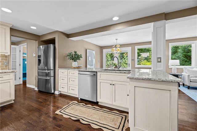 7309 Canterbury Street, Prairie Village, KS 66208