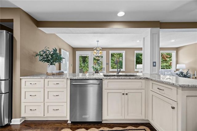 7309 Canterbury Street, Prairie Village, KS 66208