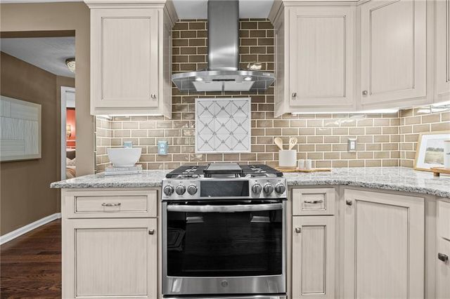 7309 Canterbury Street, Prairie Village, KS 66208