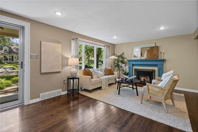 7309 Canterbury Street, Prairie Village, KS 66208