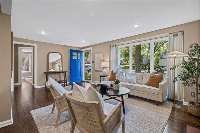 7309 Canterbury Street, Prairie Village, KS 66208