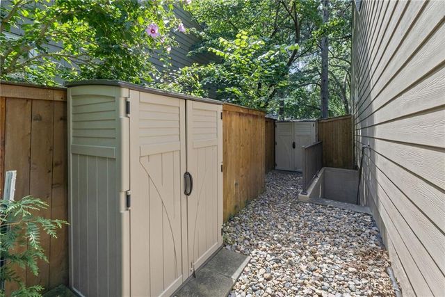 7309 Canterbury Street, Prairie Village, KS 66208