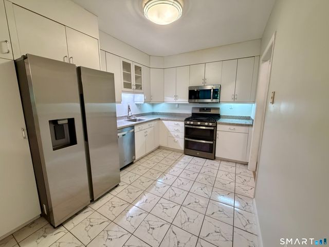 779 Prospect Avenue 5, West Hartford, CT 06105