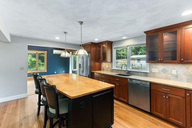 10 Kingsley Rd, Easton, MA 02356