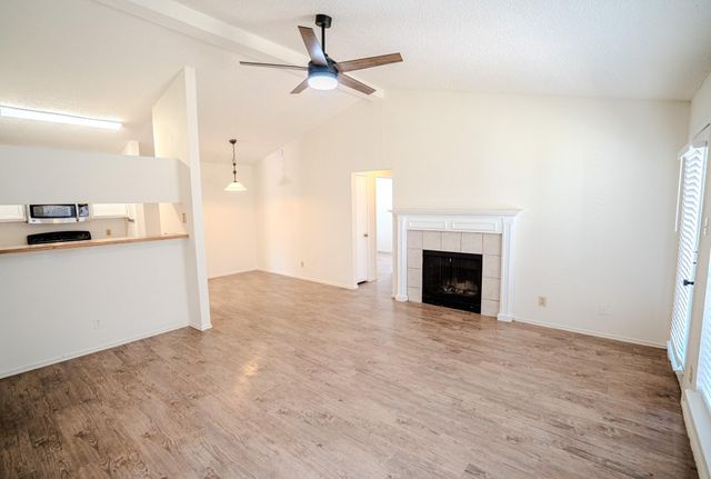 517 Cutty TRL B, Lakeway, TX 78734