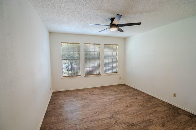 517 Cutty TRL B, Lakeway, TX 78734