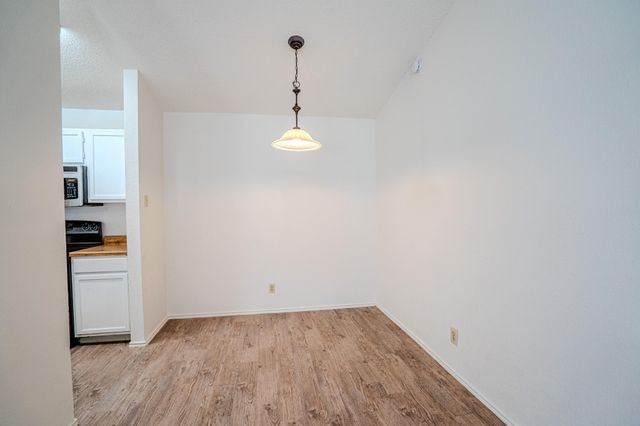 517 Cutty TRL B, Lakeway, TX 78734