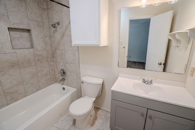 517 Cutty TRL B, Lakeway, TX 78734