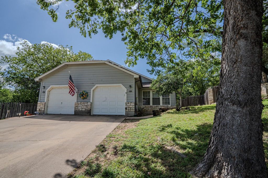 517 Cutty TRL B, Lakeway, TX 78734