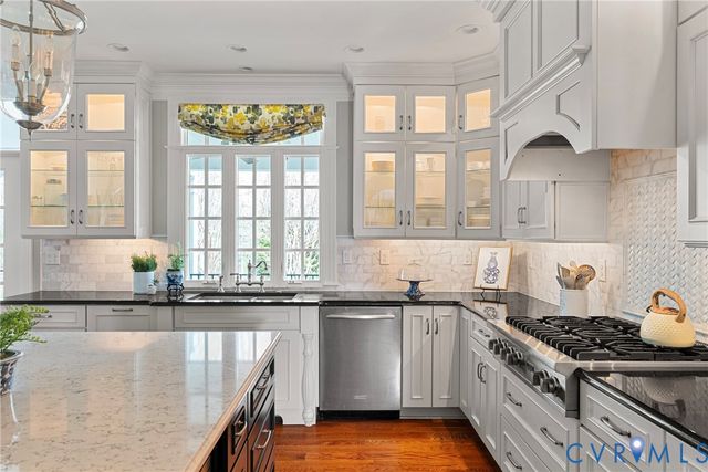 8000 Toms Dr, Mechanicsville, VA 23116