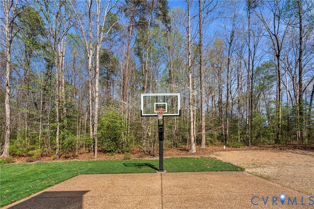 8000 Toms Dr, Mechanicsville, VA 23116