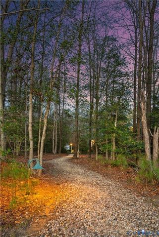 8000 Toms Dr, Mechanicsville, VA 23116