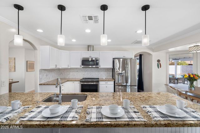 4017 W ANGELA Drive, Glendale, AZ 85308