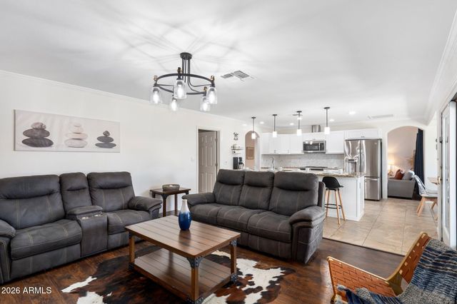 4017 W ANGELA Drive, Glendale, AZ 85308