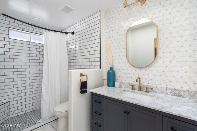 4017 W ANGELA Drive, Glendale, AZ 85308