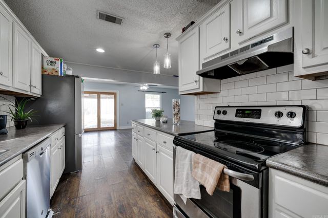 16 Glenbrook Place, Sherwood, AR 72120