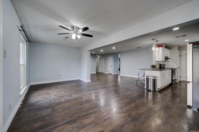 16 Glenbrook Place, Sherwood, AR 72120