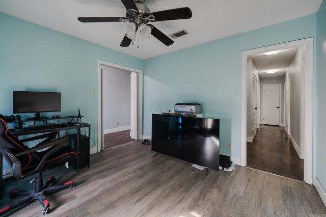 16 Glenbrook Place, Sherwood, AR 72120