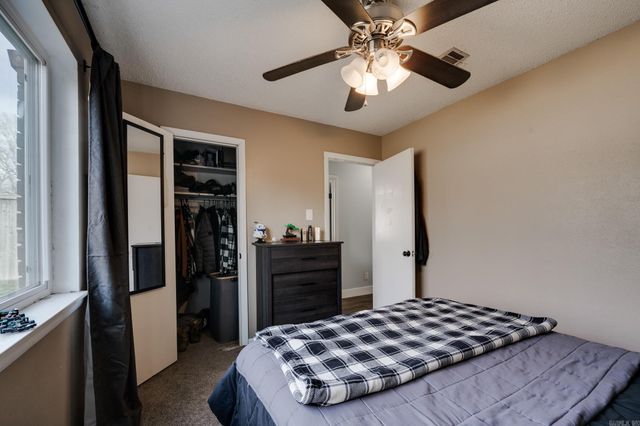 16 Glenbrook Place, Sherwood, AR 72120