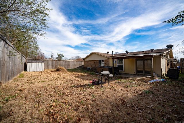 16 Glenbrook Place, Sherwood, AR 72120