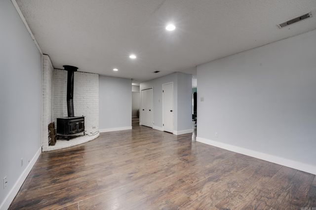 16 Glenbrook Place, Sherwood, AR 72120