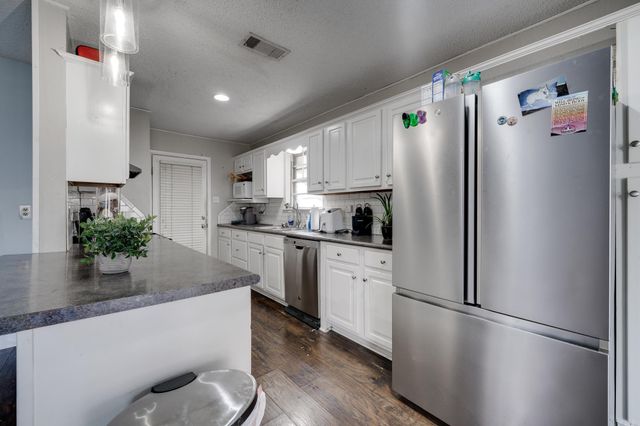 16 Glenbrook Place, Sherwood, AR 72120