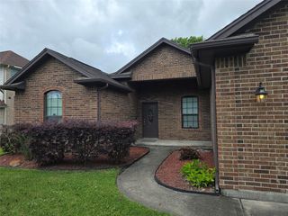 5118 Bayou Drive, Dickinson, TX 77539