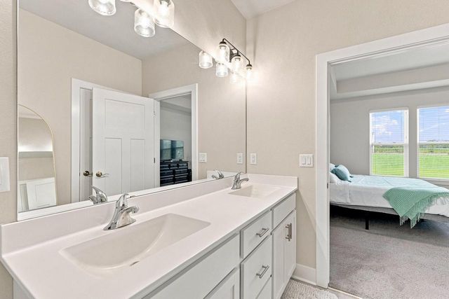 W218N16071 Tiger Lily DRIVE, Jackson, WI 53037