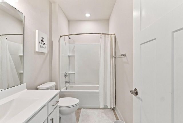 W218N16071 Tiger Lily DRIVE, Jackson, WI 53037