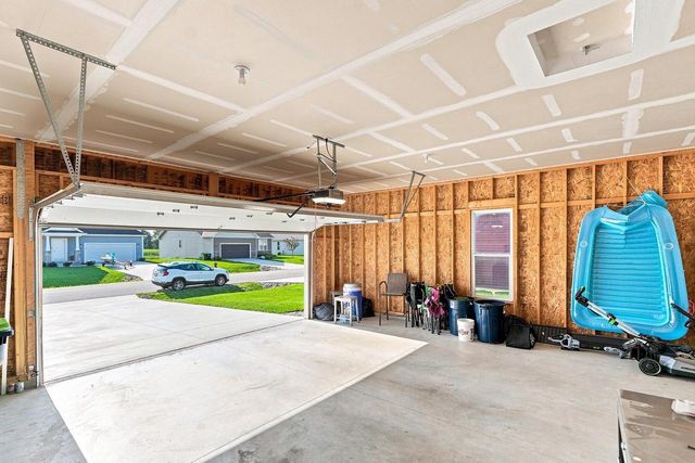 W218N16071 Tiger Lily DRIVE, Jackson, WI 53037