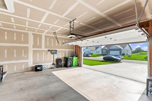 W218N16071 Tiger Lily DRIVE, Jackson, WI 53037
