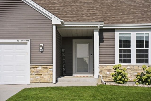 W218N16071 Tiger Lily DRIVE, Jackson, WI 53037
