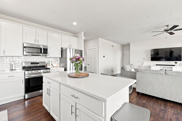 W218N16071 Tiger Lily DRIVE, Jackson, WI 53037