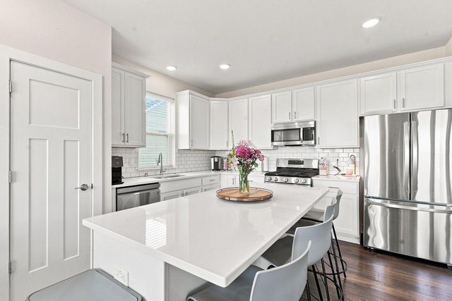W218N16071 Tiger Lily DRIVE, Jackson, WI 53037